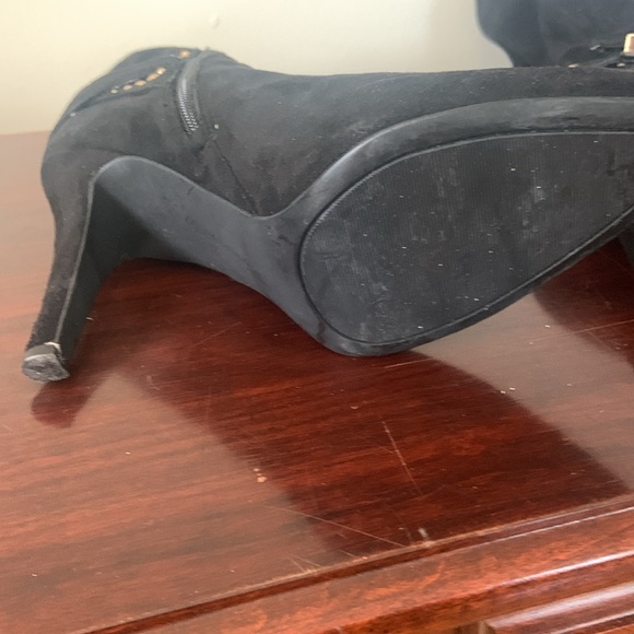Sexy black suede-look boots with side zip and gold-tone hardware. Worn once Mint - Picture 6 of 8